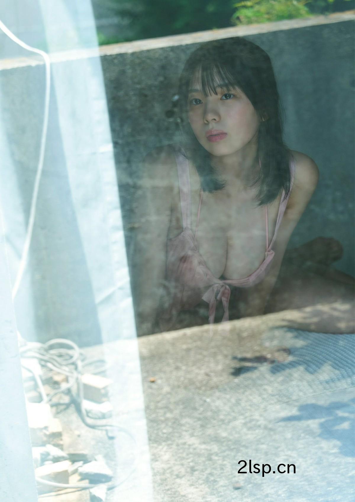 Brody-Photobook-2022-10-31-Hina-Kikuchi-菊地姫奈-–-Mon-AspirationHina-Kikuchi