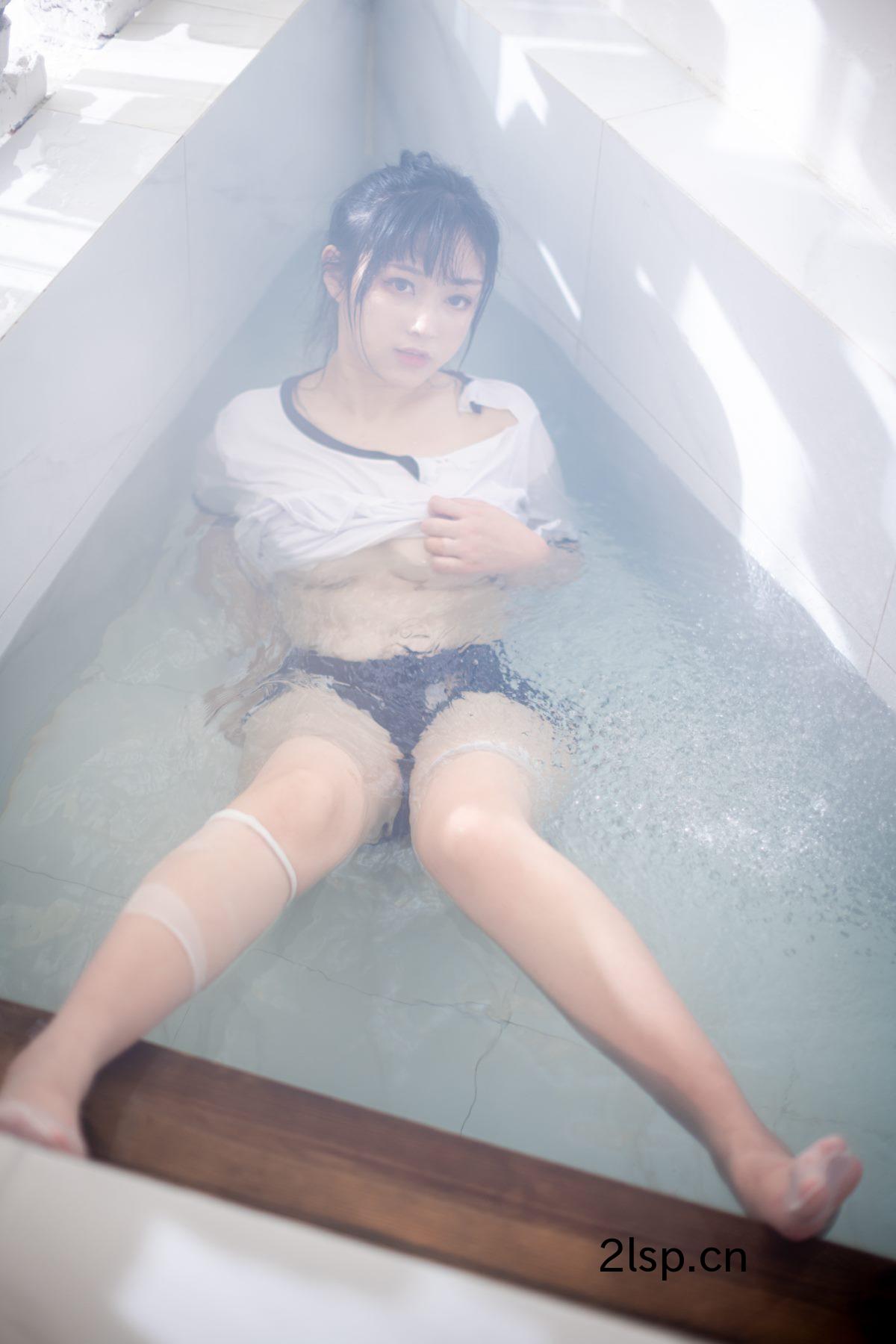 Coser@奇行家狗崽Vol.001浴场的体操服