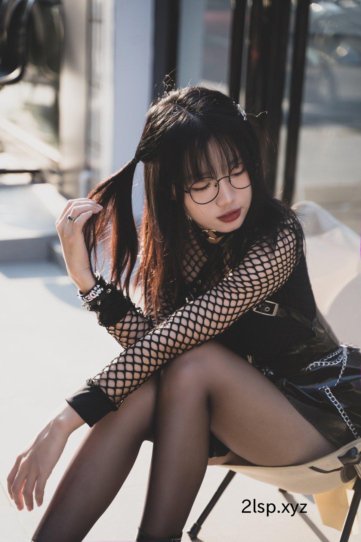 Coser@柒柒要乖哦-–-黑皮裙黑皮裙