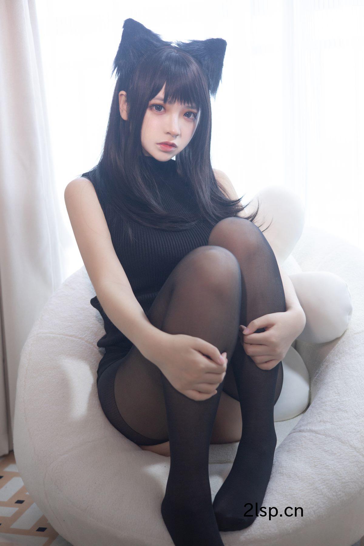 Coser@疯猫ssVol.0792022新春生日本01黑毛衣少女