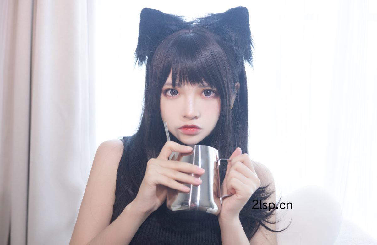 Coser@疯猫ssVol.0792022新春生日本01黑毛衣少女