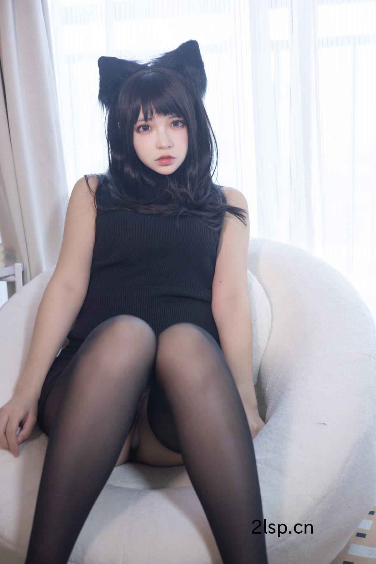 Coser@疯猫ssVol.0792022新春生日本01黑毛衣少女