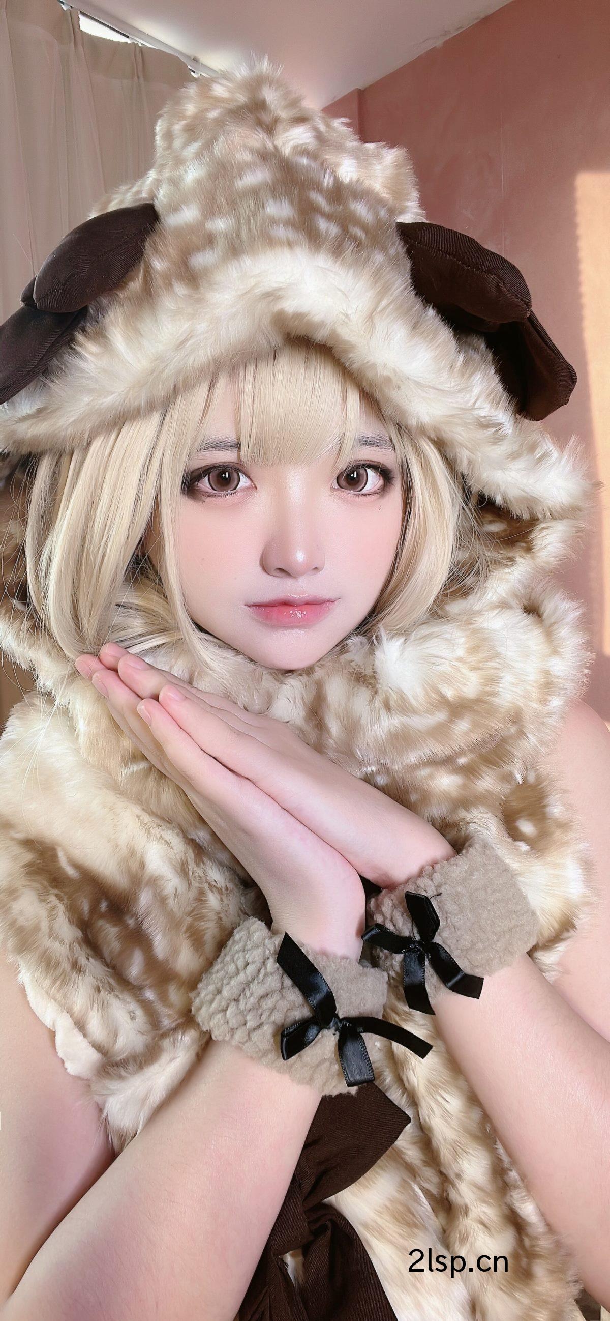 Coser@疯猫ssVol.0802022新春生日本02麋鹿少女