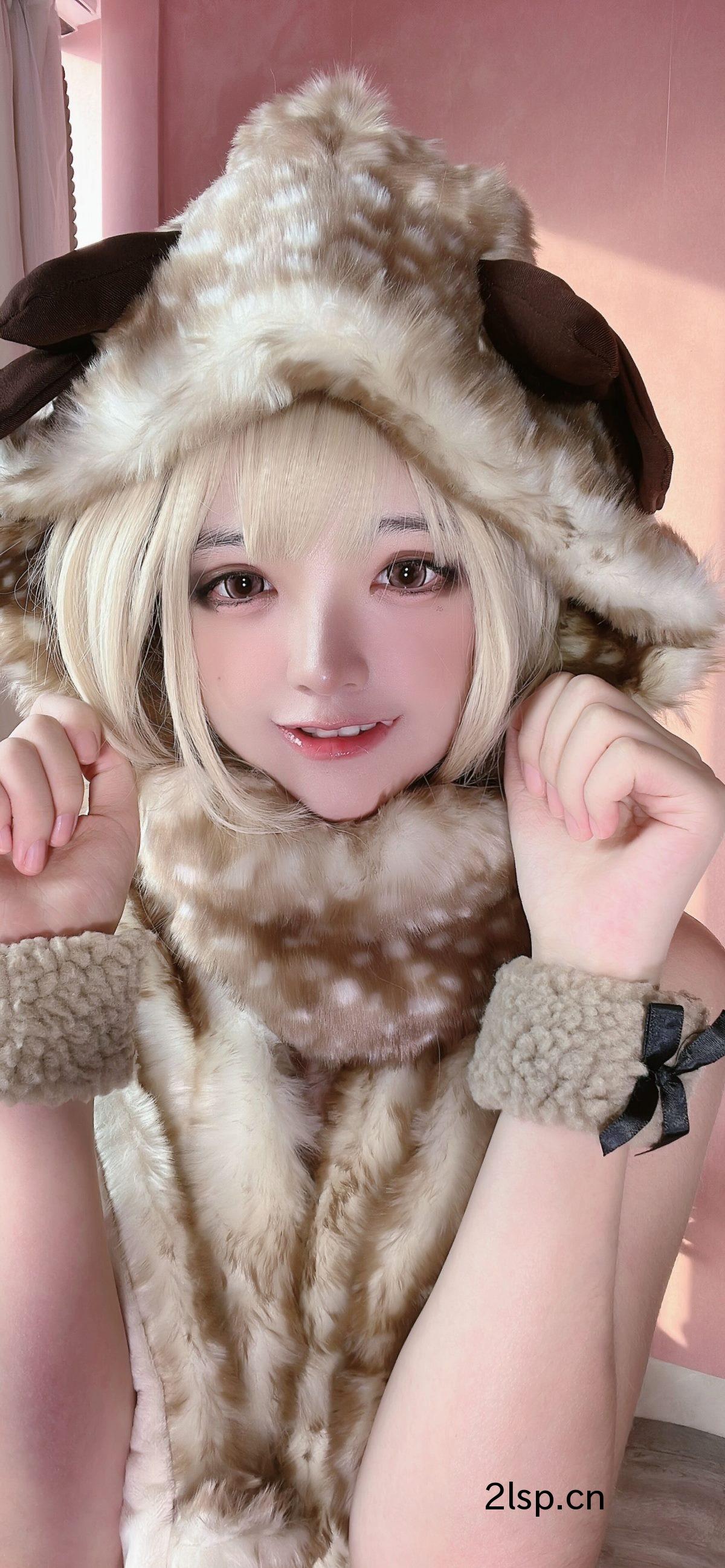 Coser@疯猫ssVol.0802022新春生日本02麋鹿少女