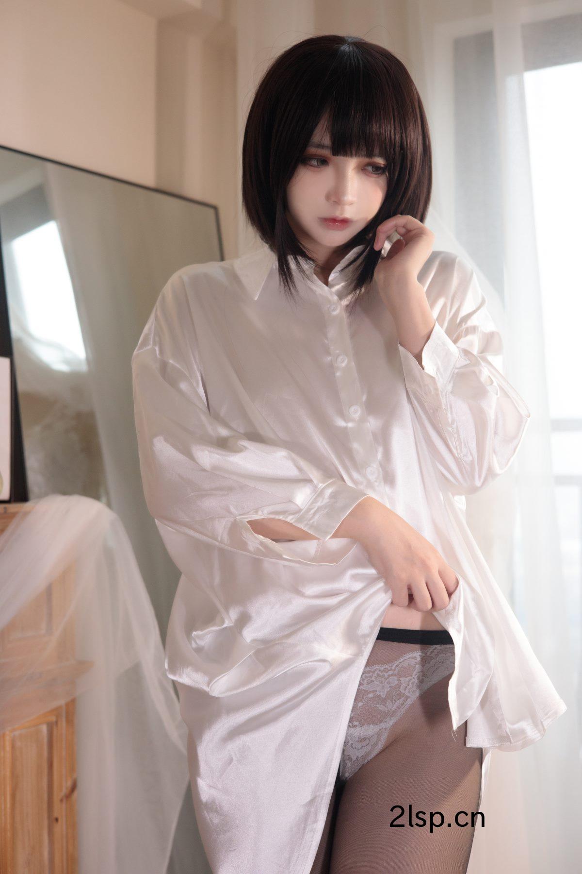 Coser@疯猫ssvol.076COS美女2022新春生日本03白衬衫少女