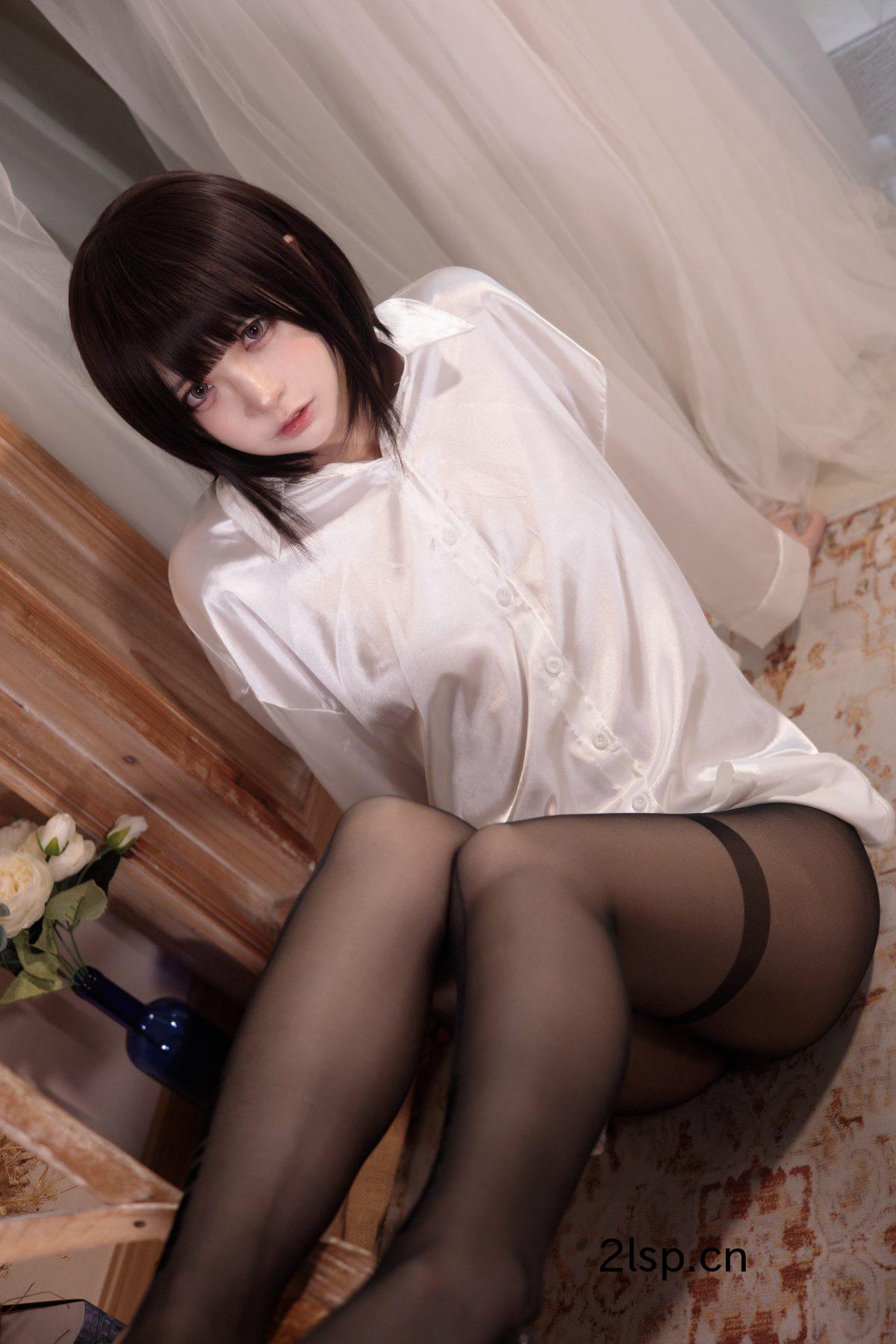 Coser@疯猫ssvol.076COS美女2022新春生日本03白衬衫少女