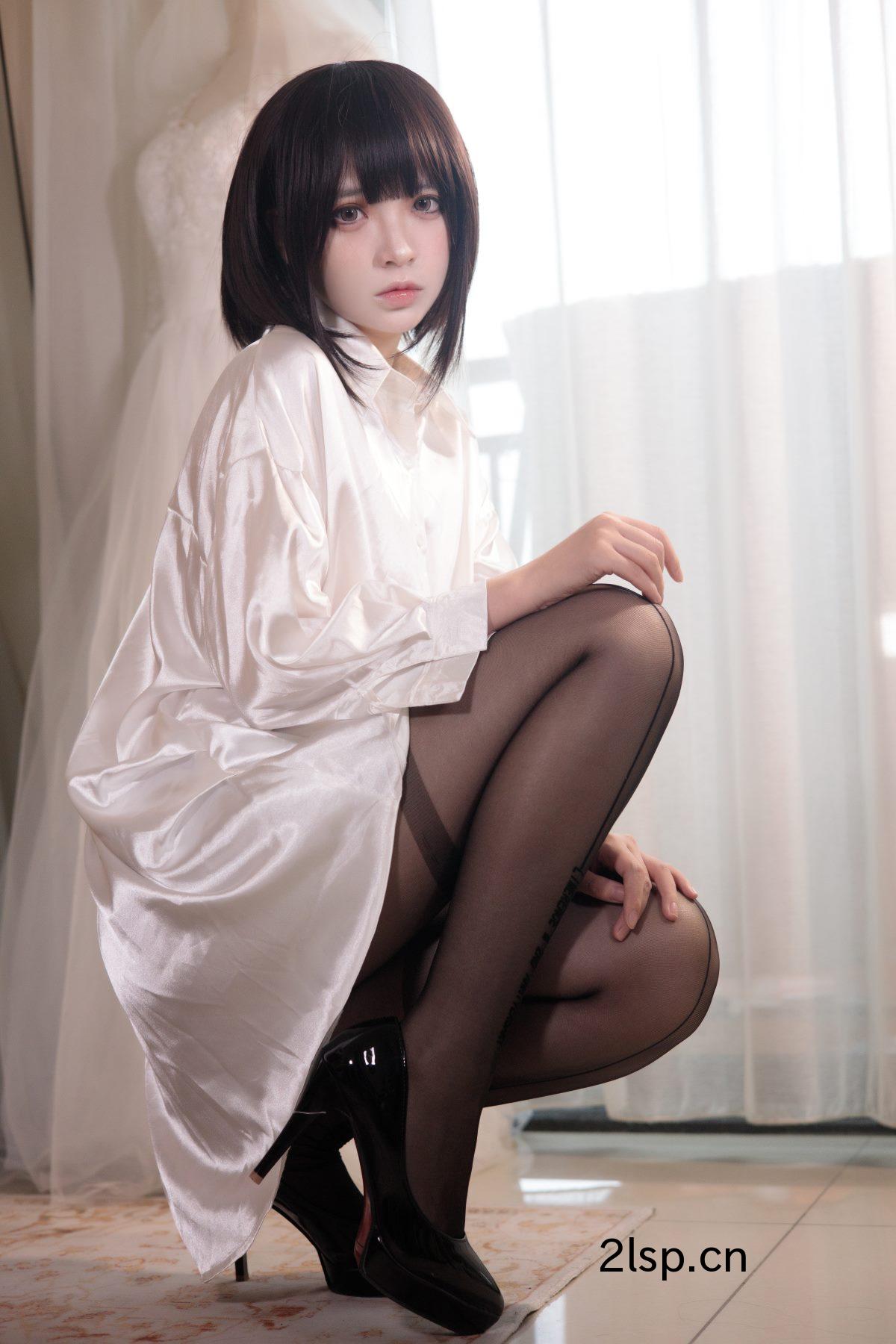 Coser@疯猫ssvol.076COS美女2022新春生日本03白衬衫少女