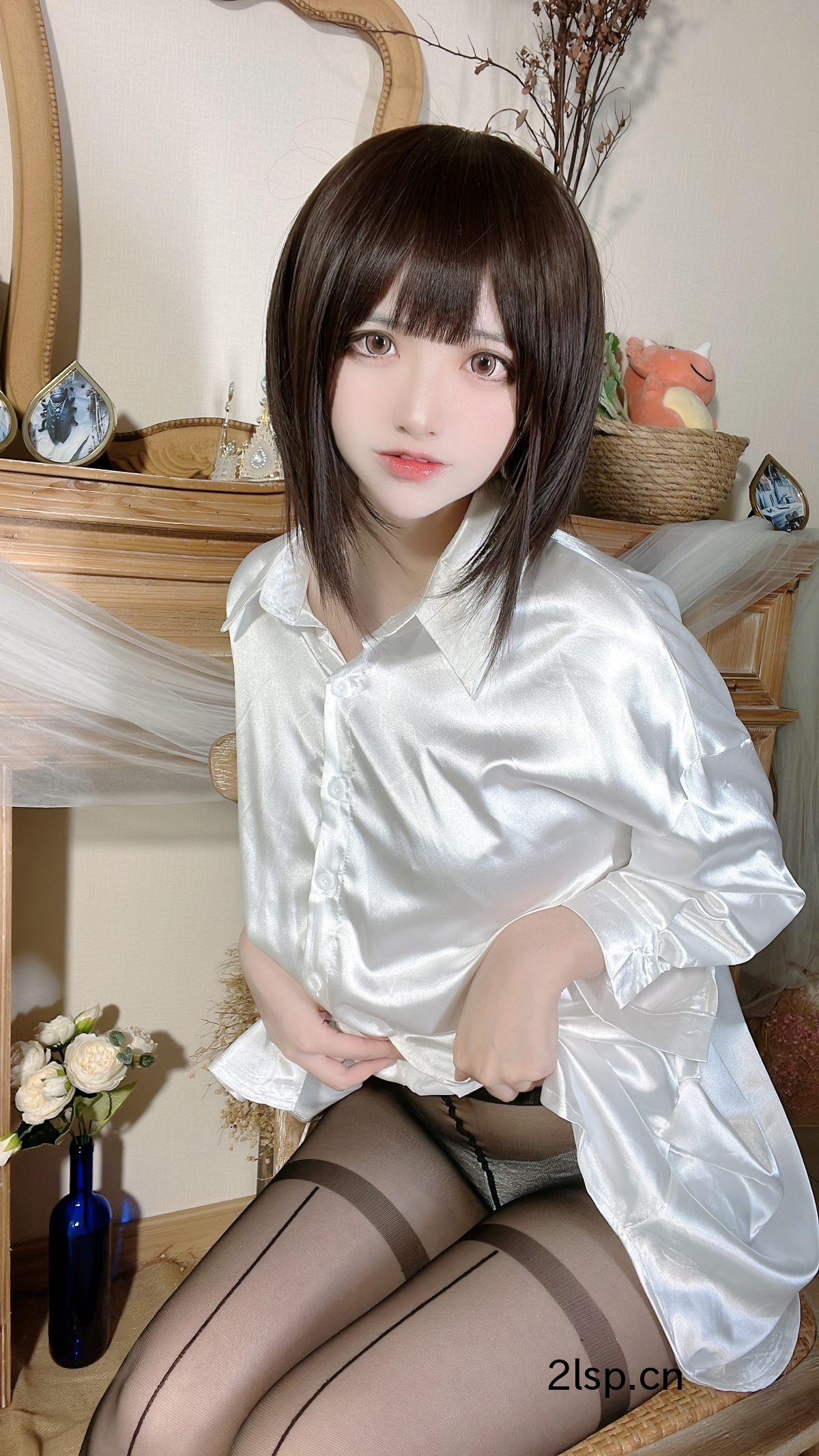 Coser@疯猫ssvol.076COS美女2022新春生日本03白衬衫少女