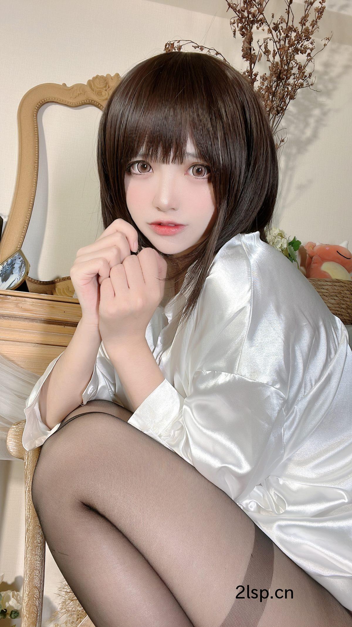 Coser@疯猫ssvol.076COS美女2022新春生日本03白衬衫少女