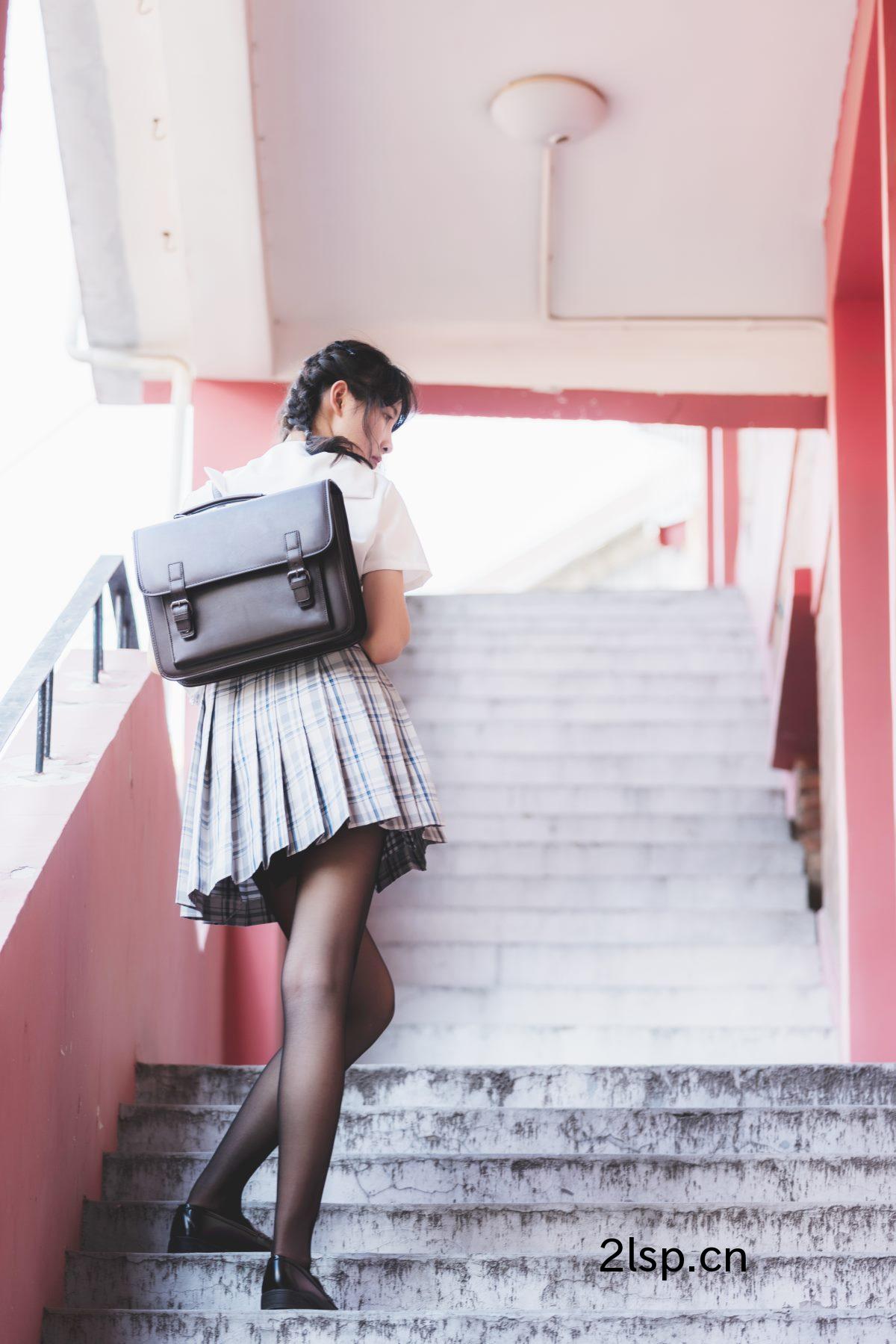 Coser@西瓜少女Vol.014制服的西瓜