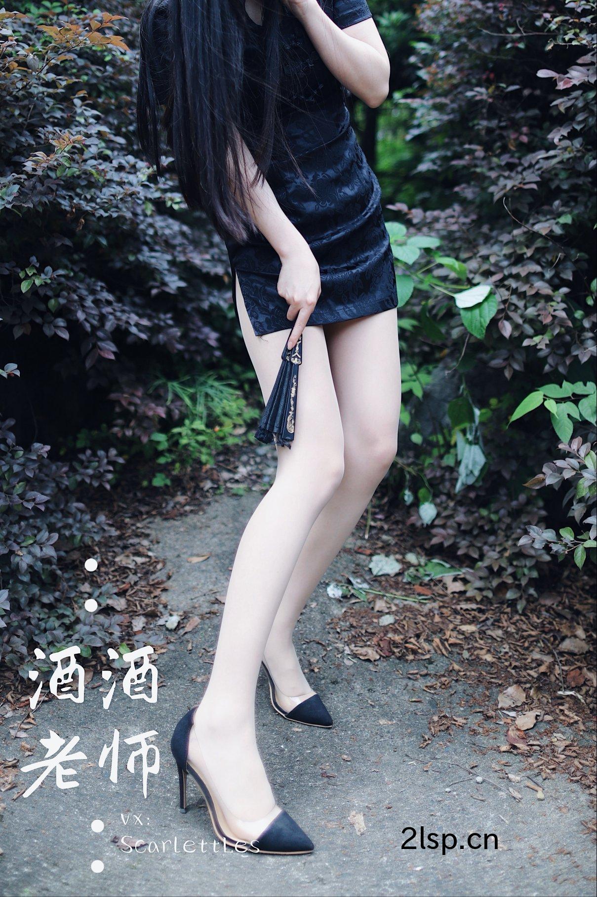 Coser@酒酒老师Vol.026废墟肉丝旗袍大秀2部A