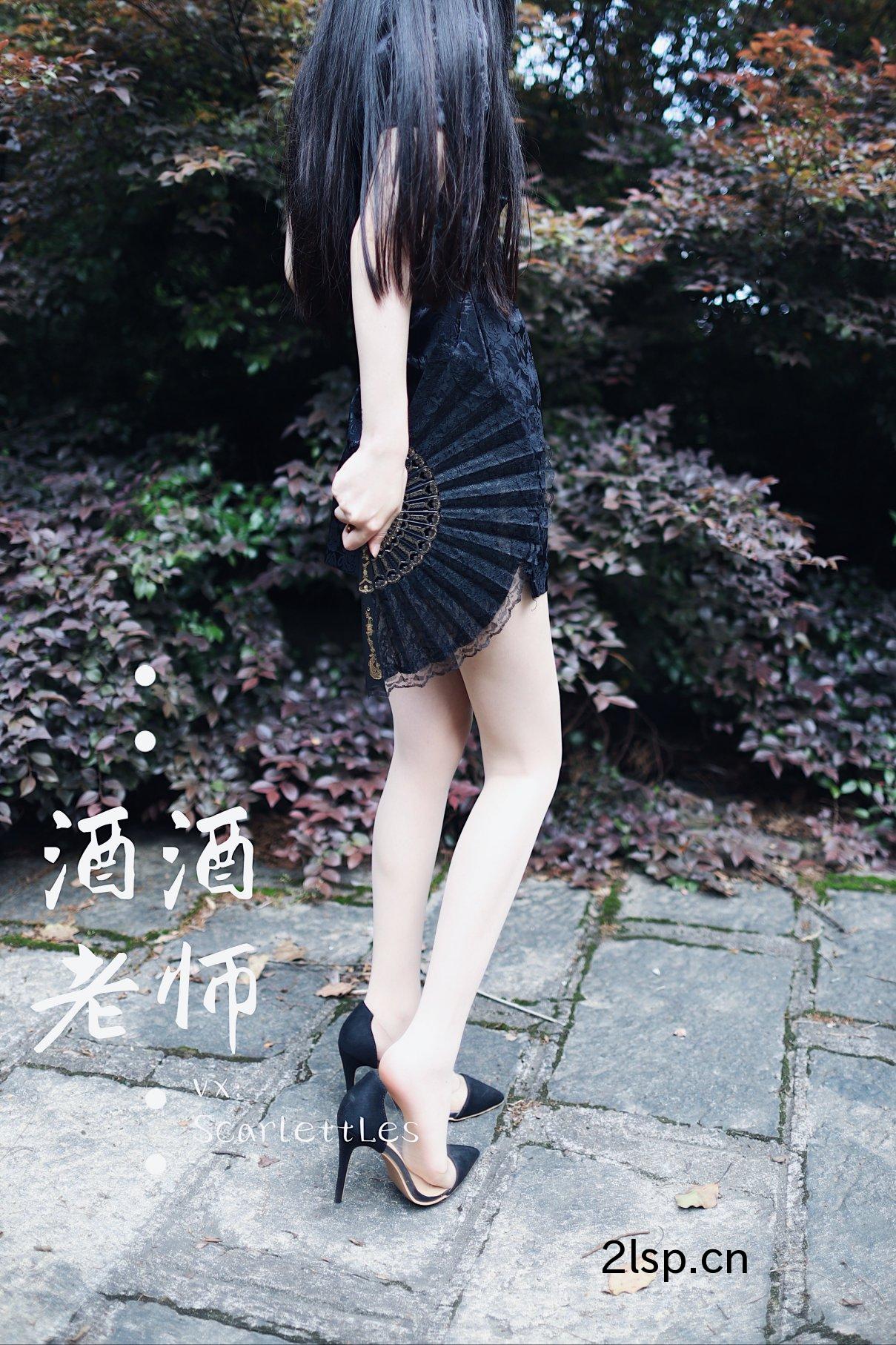 Coser@酒酒老师Vol.026废墟肉丝旗袍大秀2部A