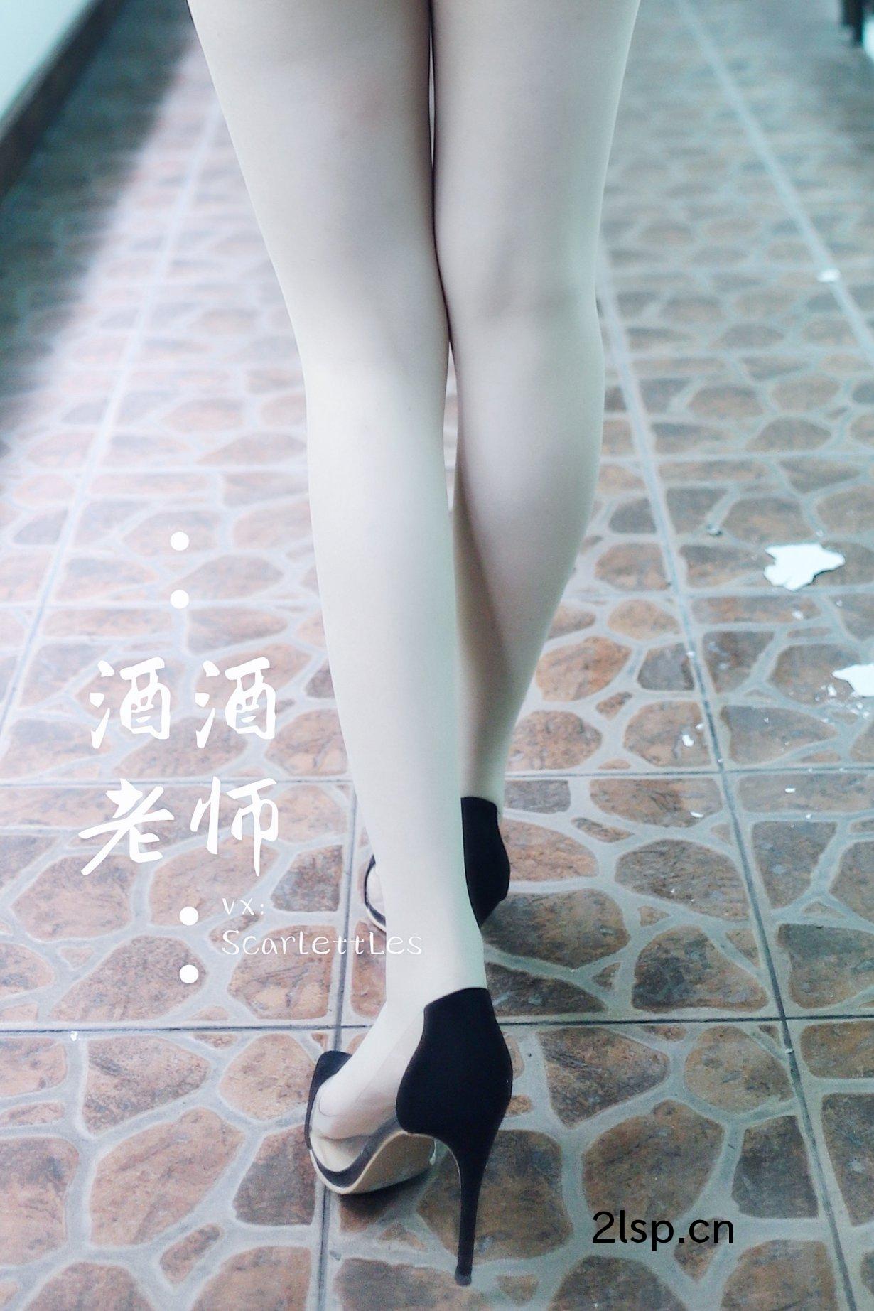 Coser@酒酒老师Vol.026废墟肉丝旗袍大秀2部B