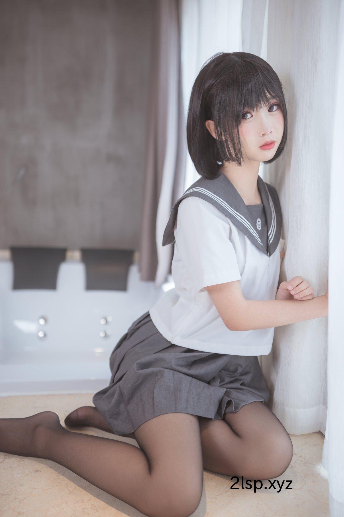 Coser@面饼仙儿-Vol.016-脑内少女-黑丝JK面饼仙儿