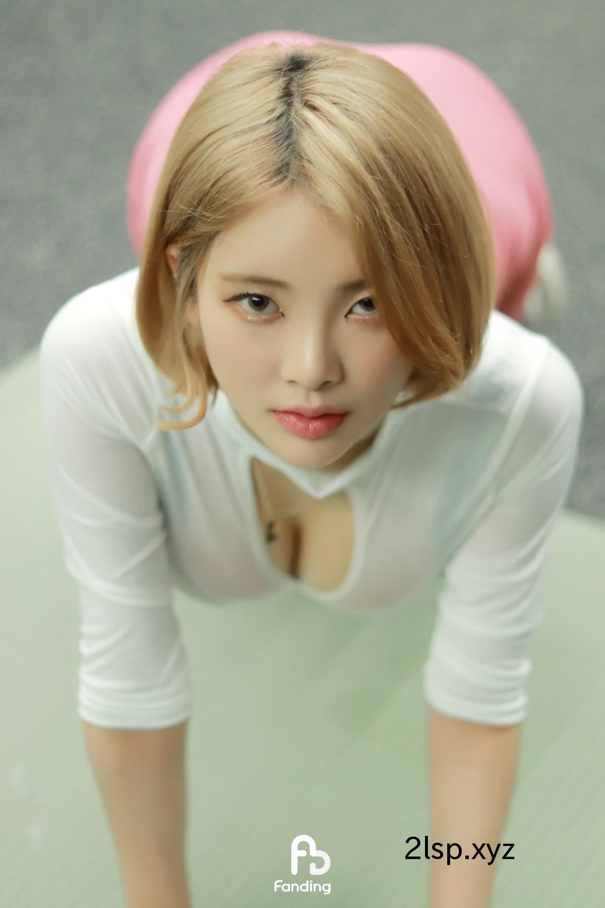 FANDING-Yeon-효연-–-Gym-Girl효연