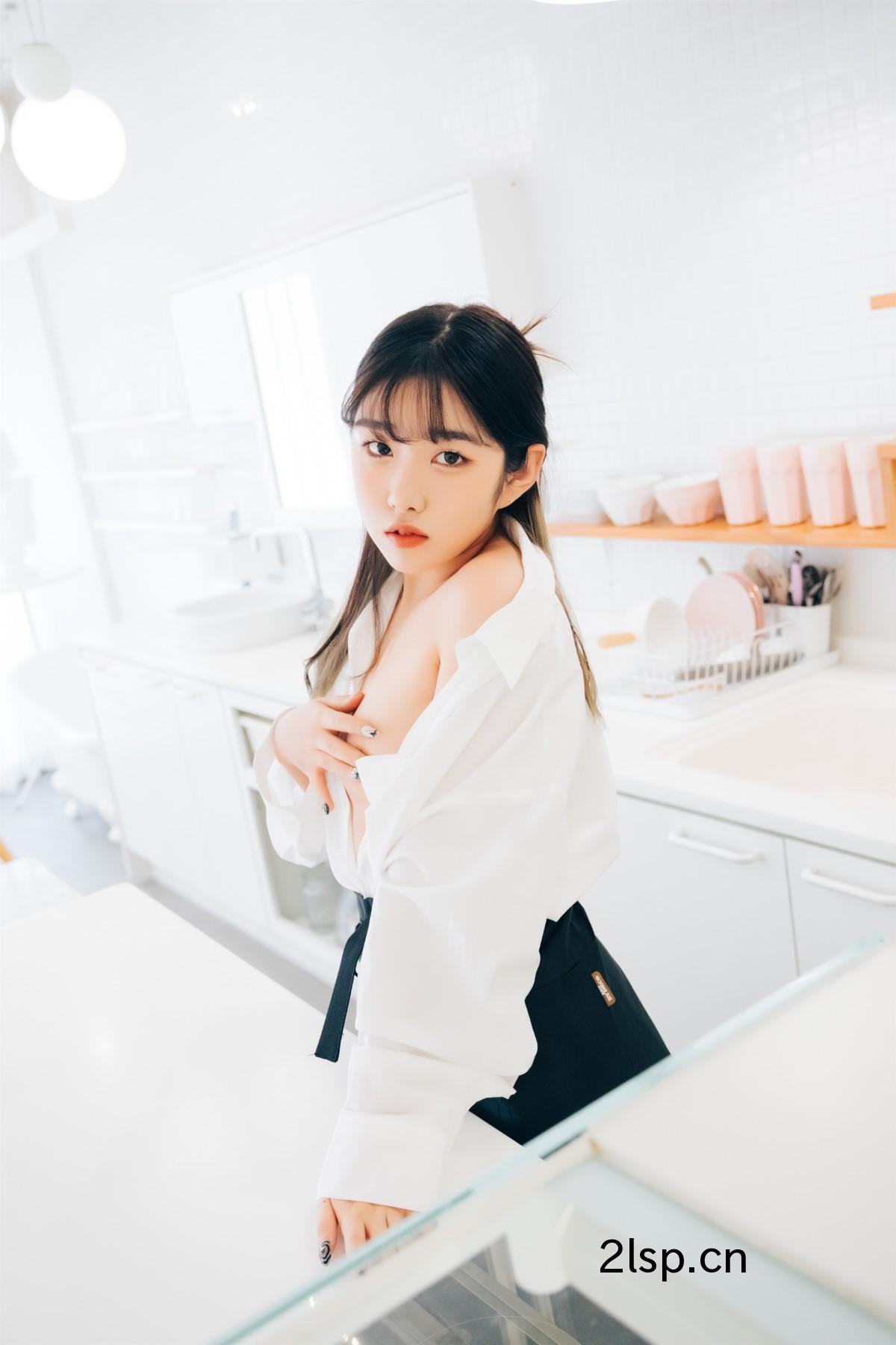 Loozy-Sonson-손손-–-Nude-Apron손손