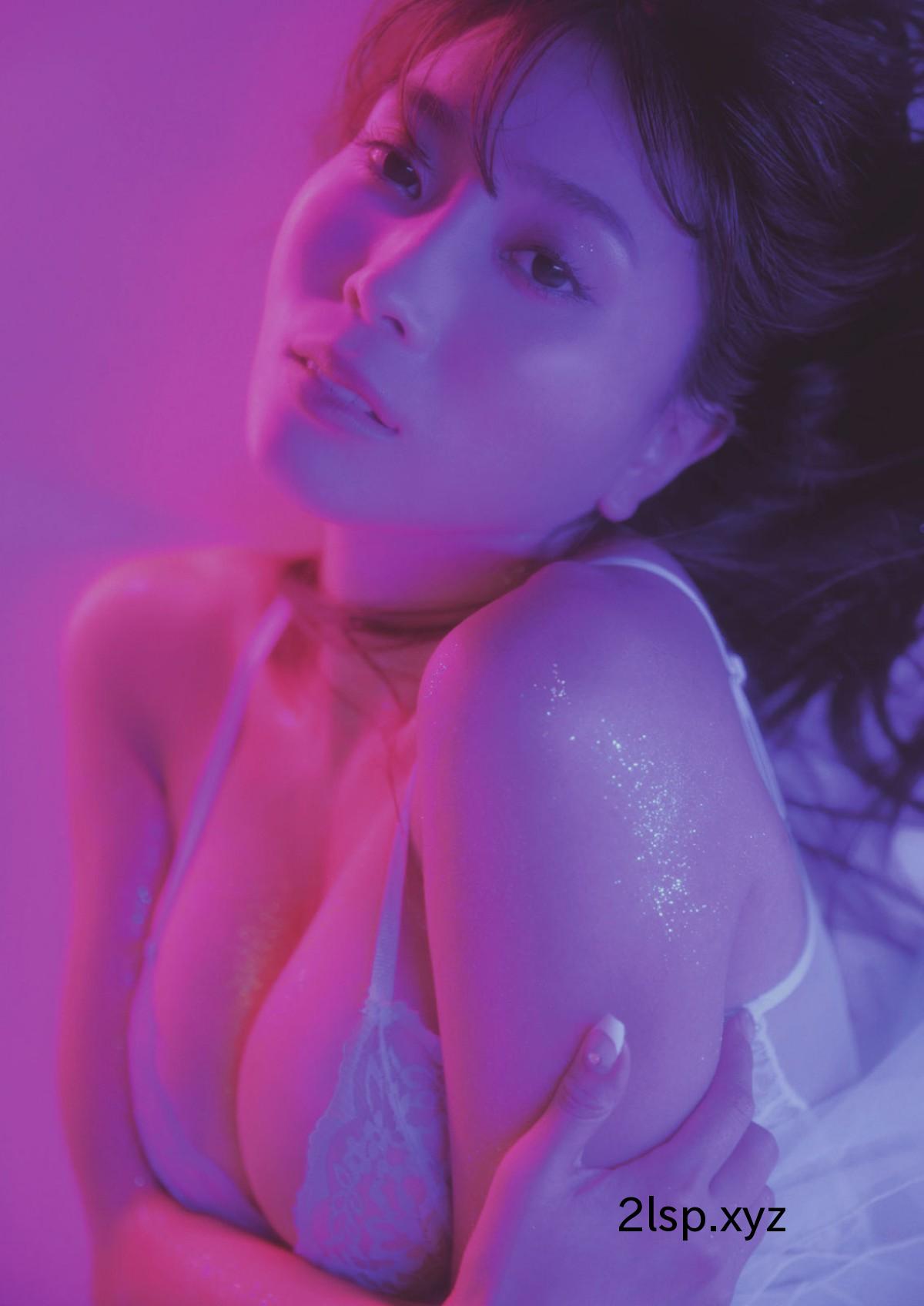 Photobook-Tomomi-Morisaki-森咲智美-–-Love-ArtTomomi-Morisaki