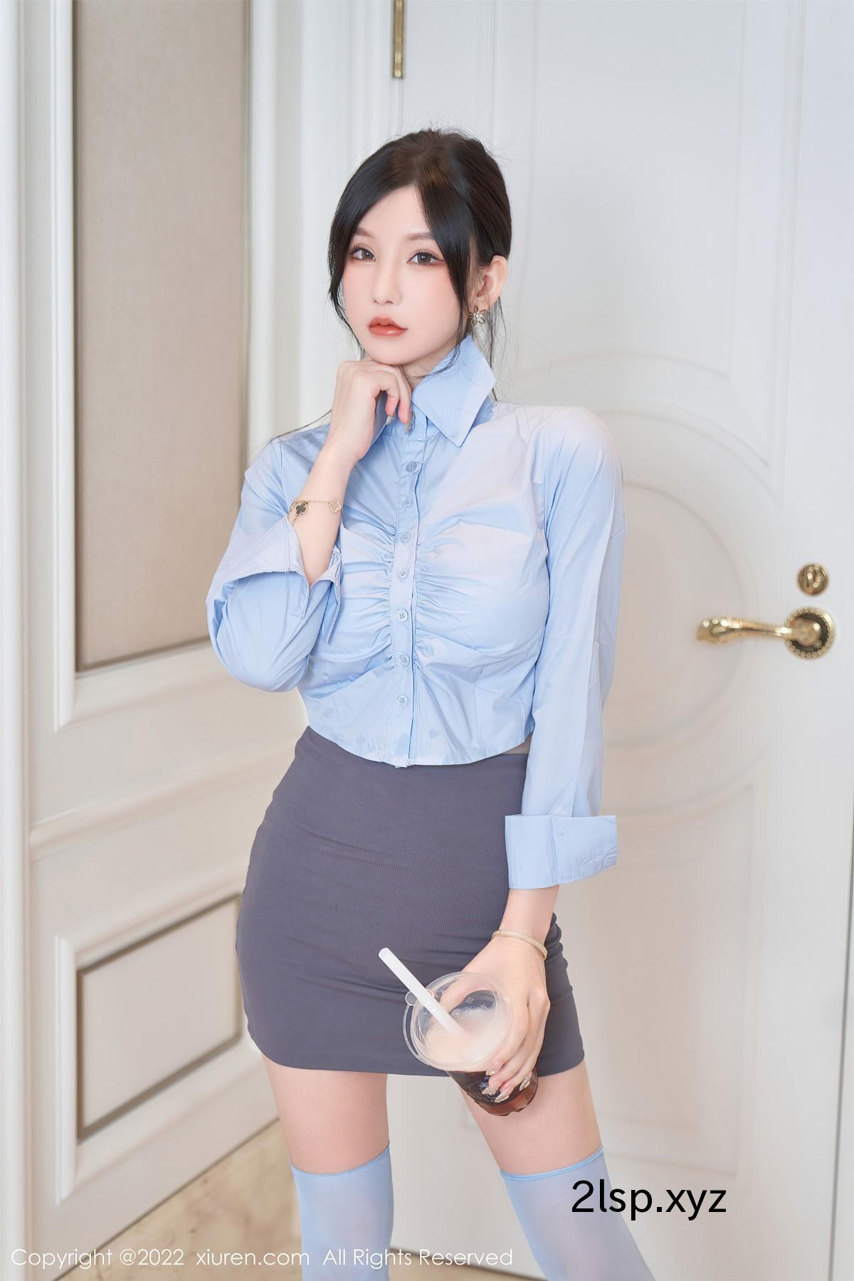 XiuRen秀人网-No.5812-Zhou-Yu-Xi-SallyZhou-Yu-Xi-Sally