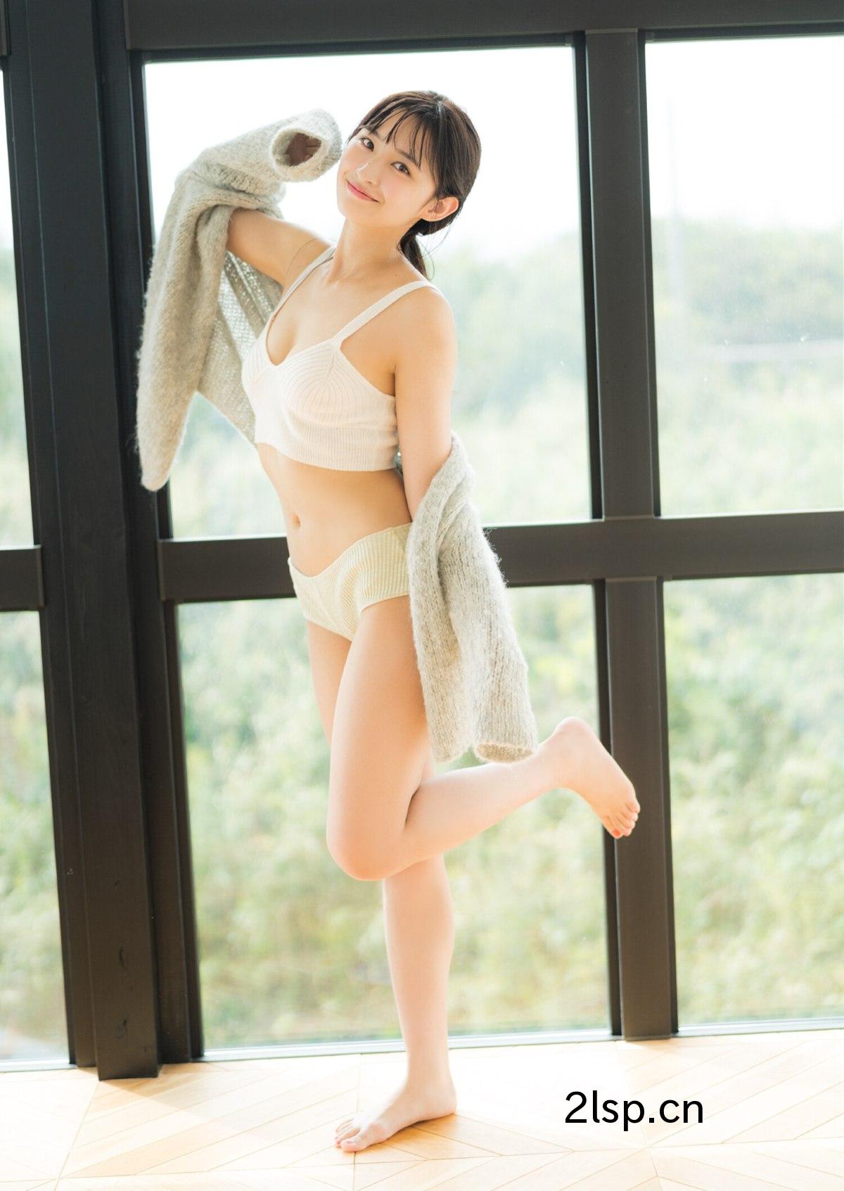 YJ-Photobook-2022-11-17-Hinata-Matsumoto-松本日向-–-The-Dream-Goes-On松本日向