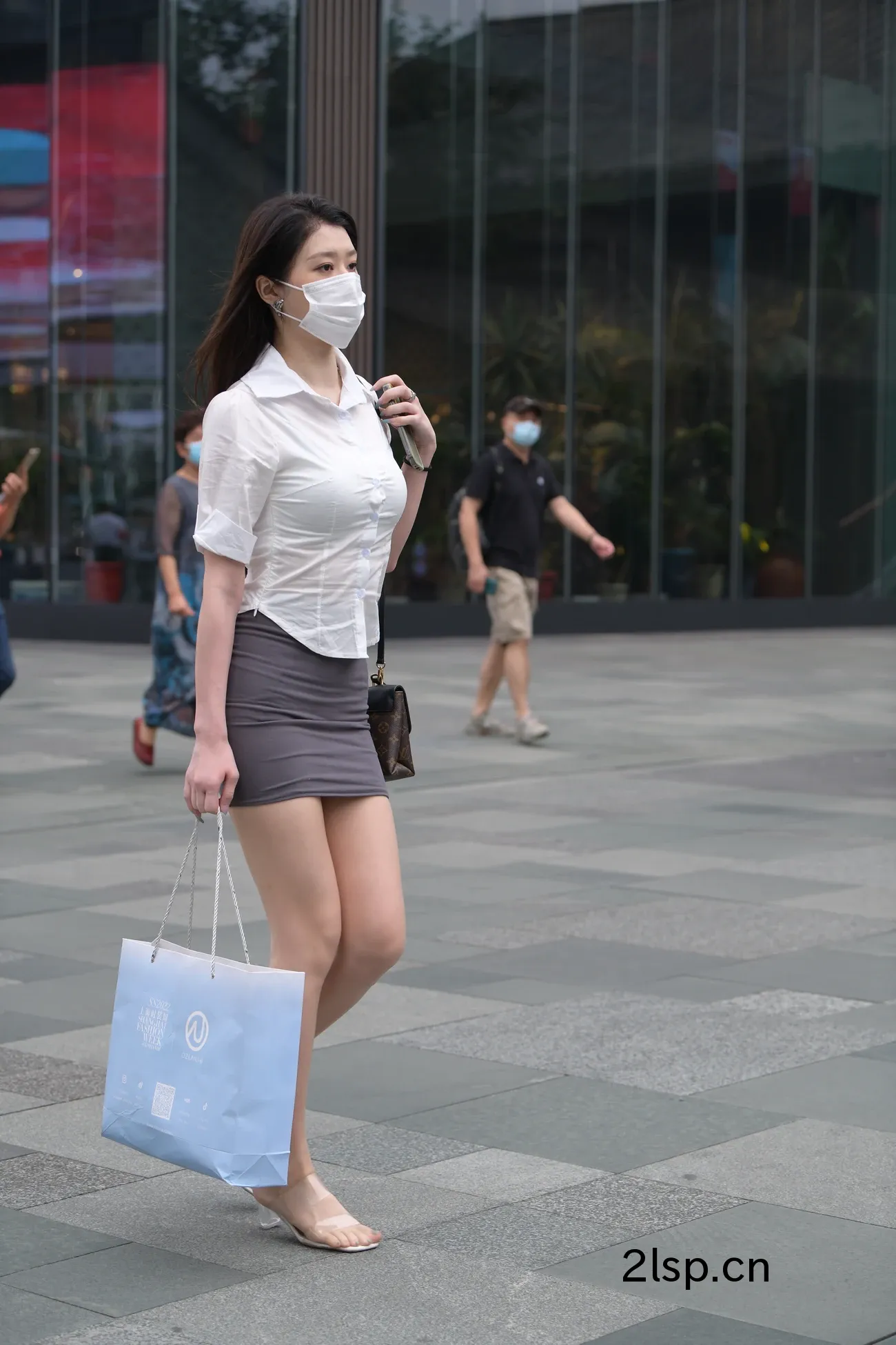 气质收腰温迪肉丝美女