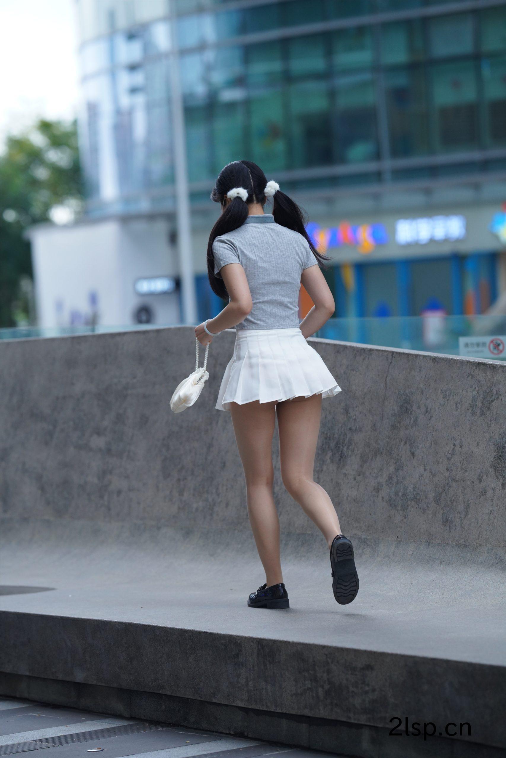 百褶裙女生