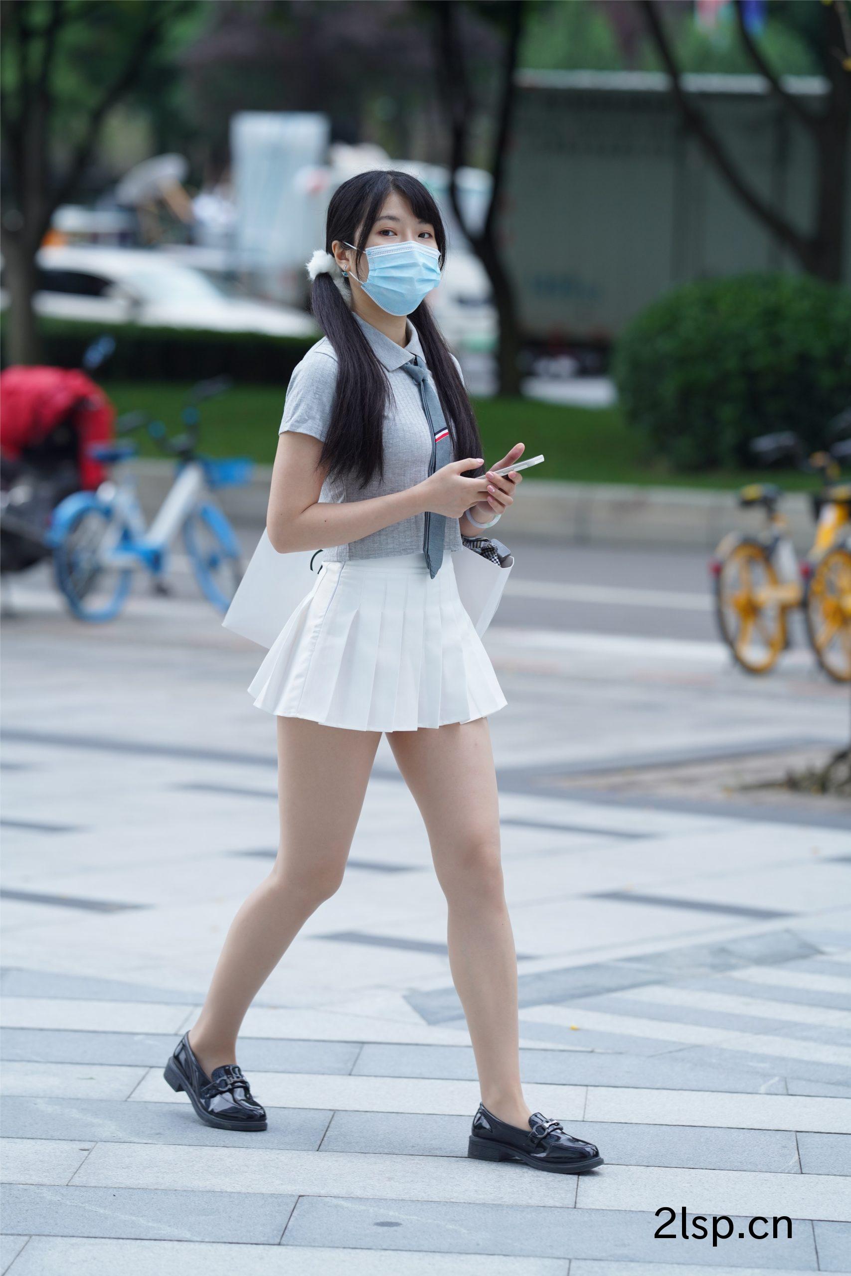 百褶裙女生