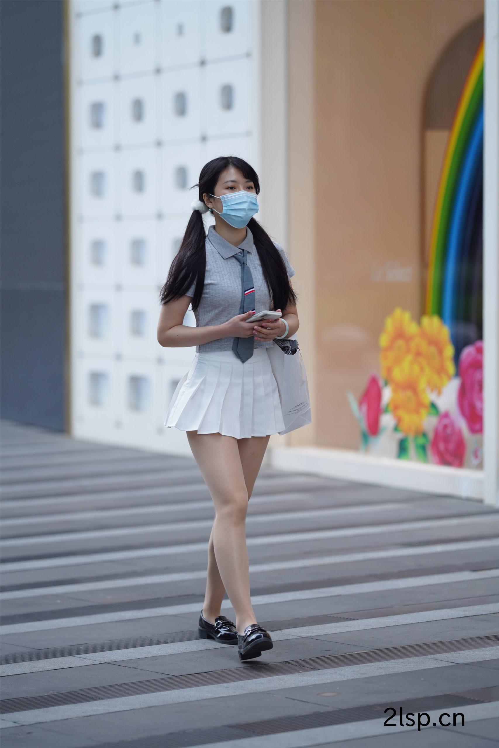 百褶裙女生