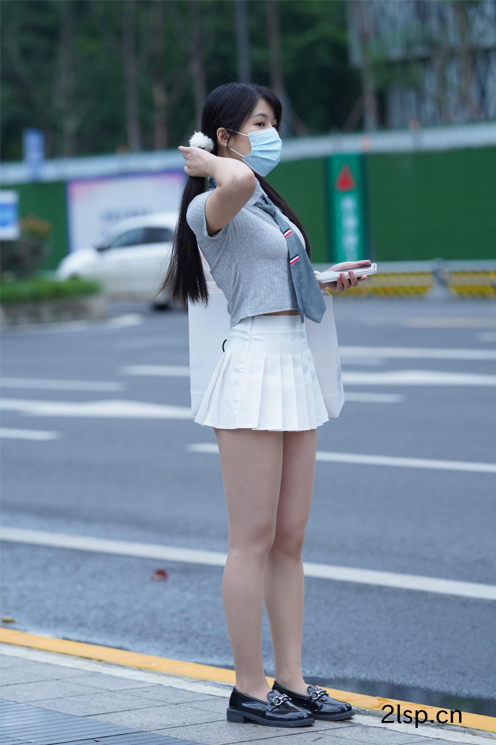 百褶裙女生